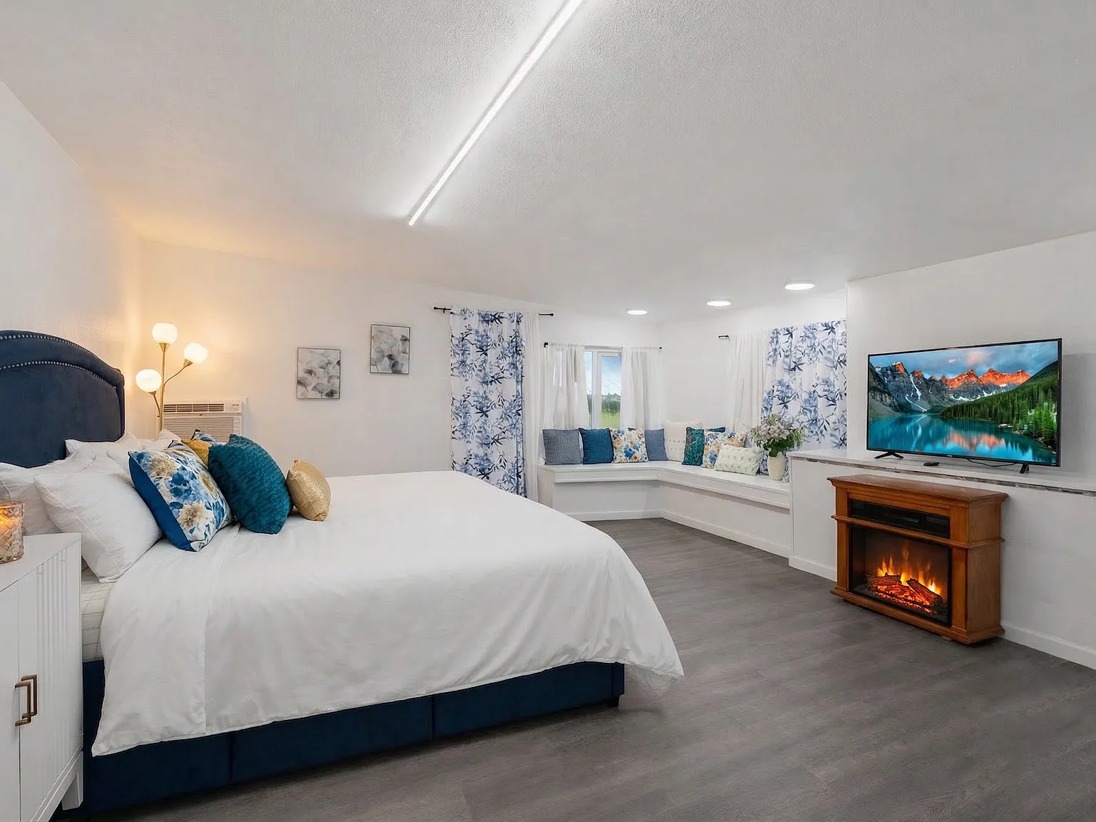 4 bed, 2500 sqft, $4,500 — Photo 1