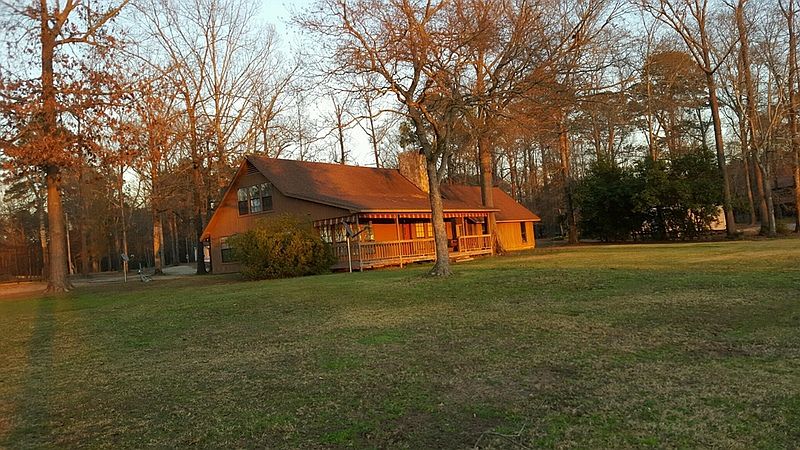 1st image of 860 Woodlake Dr