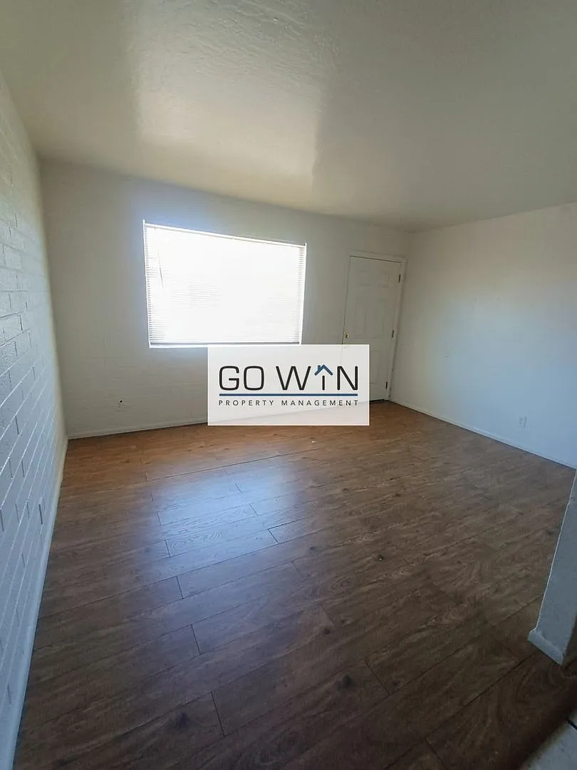 9831 N 11th Ave — Photo 1
