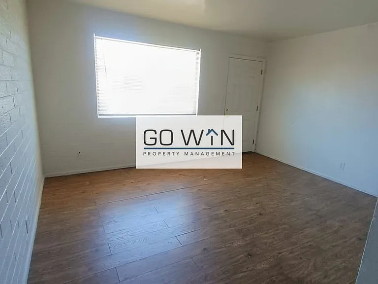 9831 N 11th Ave — Photo 1