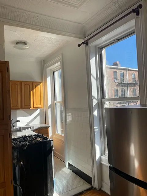 1st image of 523 Henry St APT 2