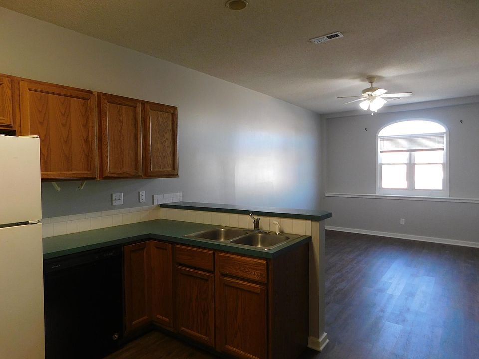 1st image of 114 S Main St