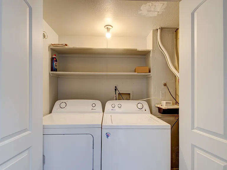 2133 E Sanos Dr — Photo 13