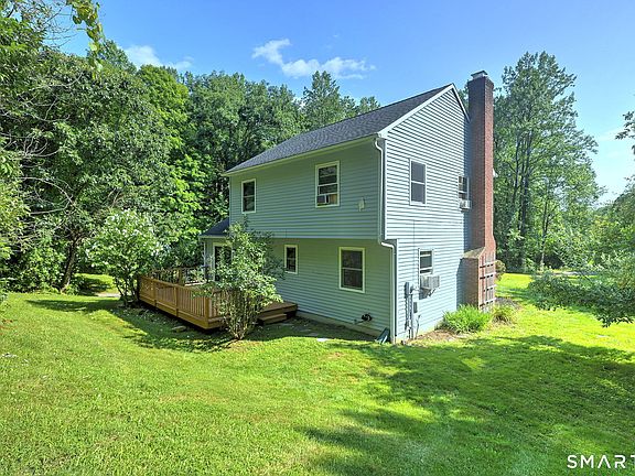 3rd image of 8 Brookview Lane