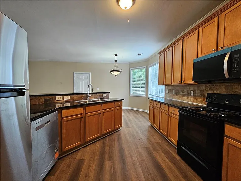 3202 Heritage Walk Ln — Photo 8