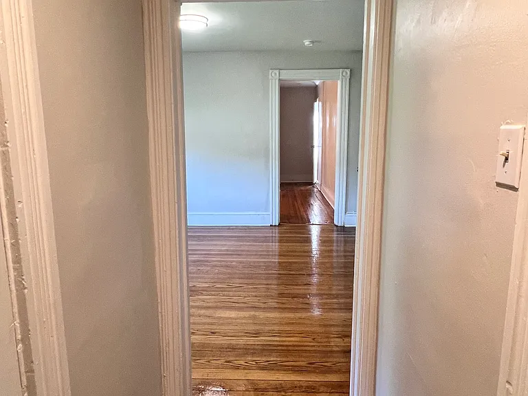 1411 E King St #6 — Photo 5