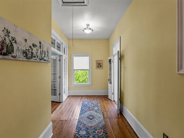 2927 Bernardo De Galvez Ave — Photo 12