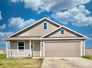 423 Agave Cir, Jourdanton, TX 78026