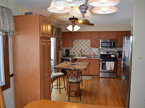 2nd image of 14801 Holly Ct