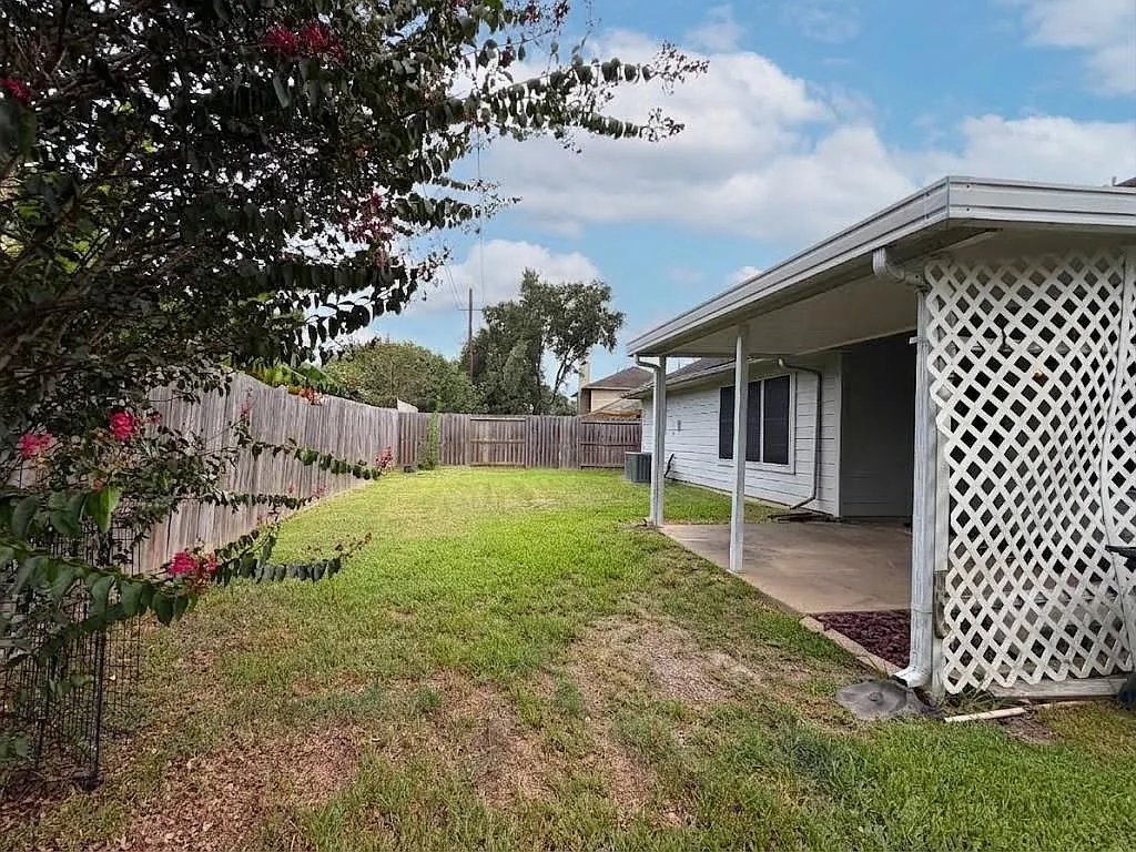 3 bed, 2.0 bath, 1670 sqft, $2,100 — Photo 4