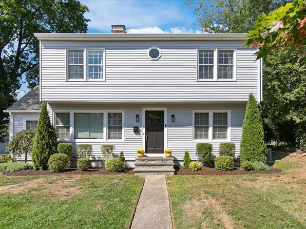 9 Turney Place, Trumbull, CT 06611