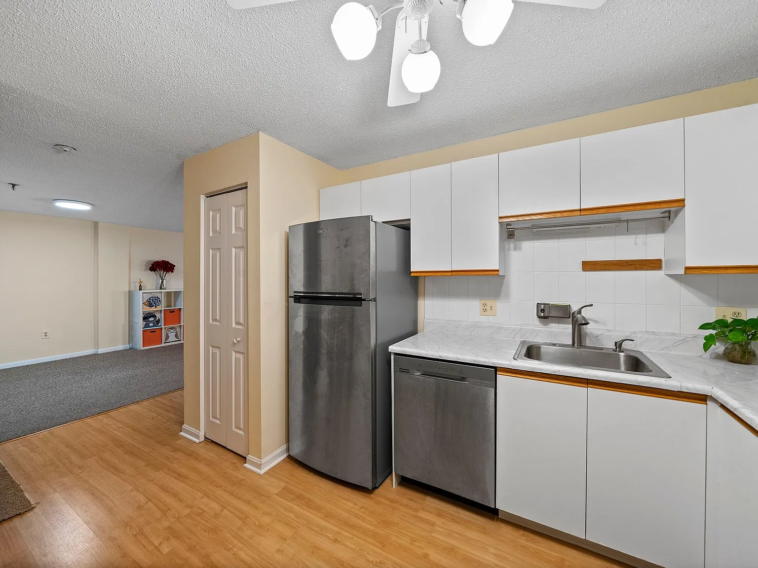 1 bed, 826 sqft, $2,500 — Photo 4