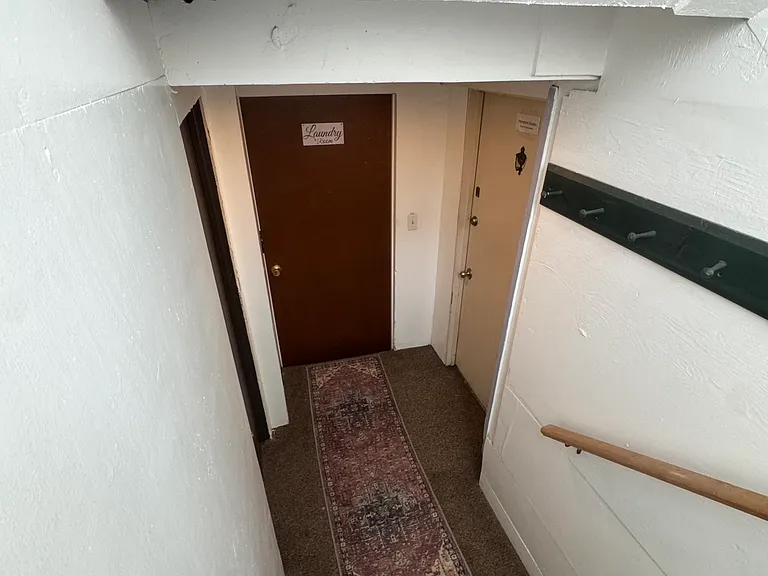 504 Woodford Ave — Photo 3
