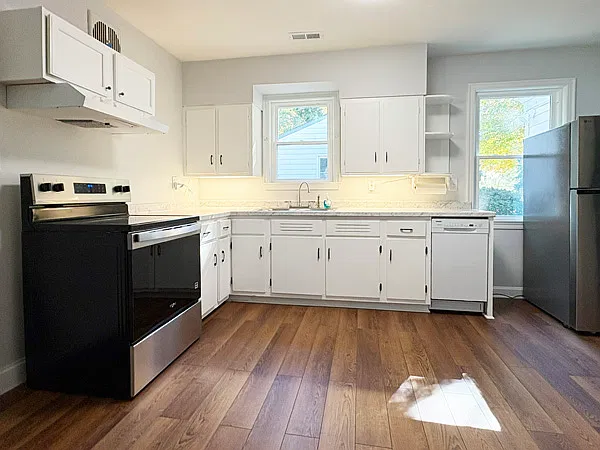2 bed, 990 sqft, $1,595 — Photo 3