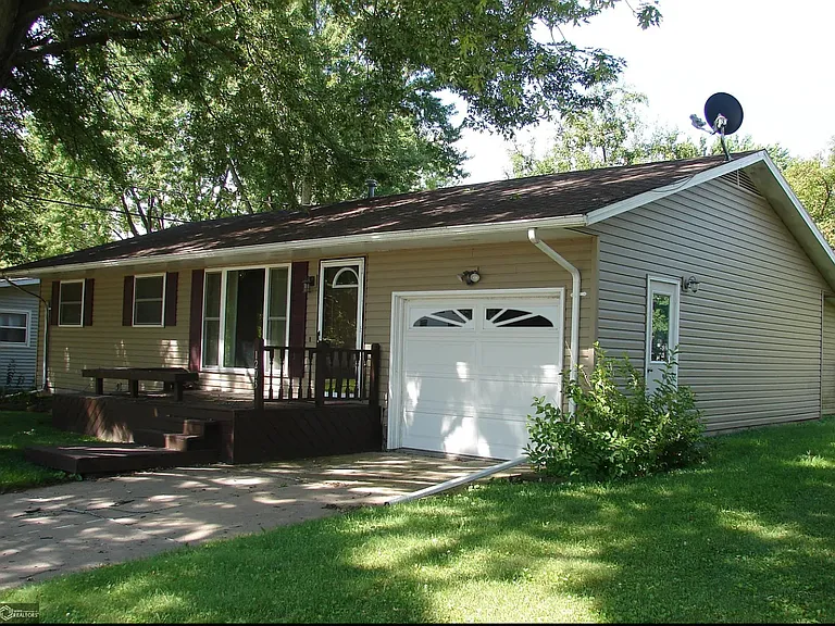 1203 N Lincoln St — Photo 1