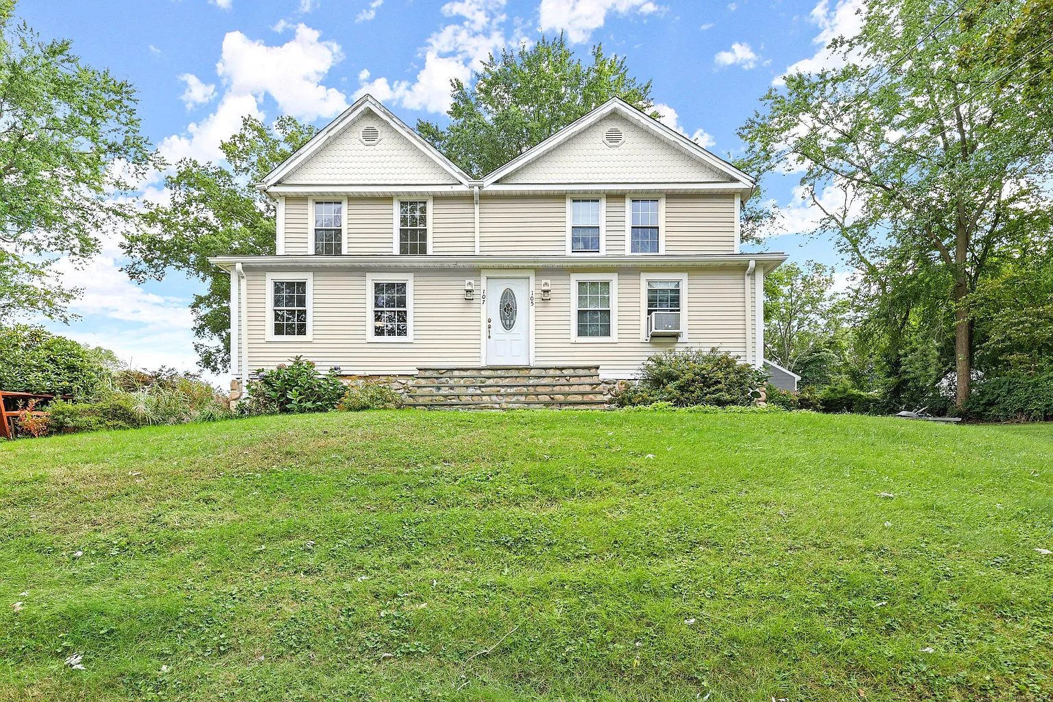 105 Valley View Road photo 1