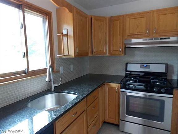 5th image of 9046 White Oak Dr