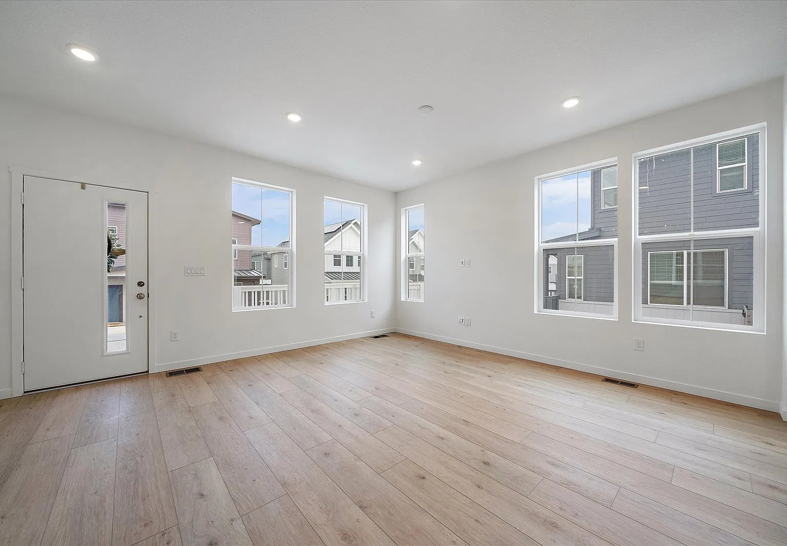 3 bed, 1528 sqft, $2,995 — Photo 4