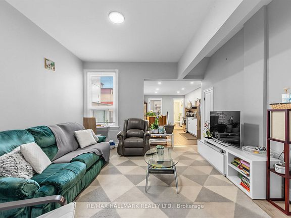 4th image of 141 Palmerston Ave