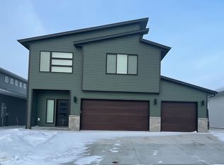 7327 Madelyn Ln S, Fargo, ND 58104