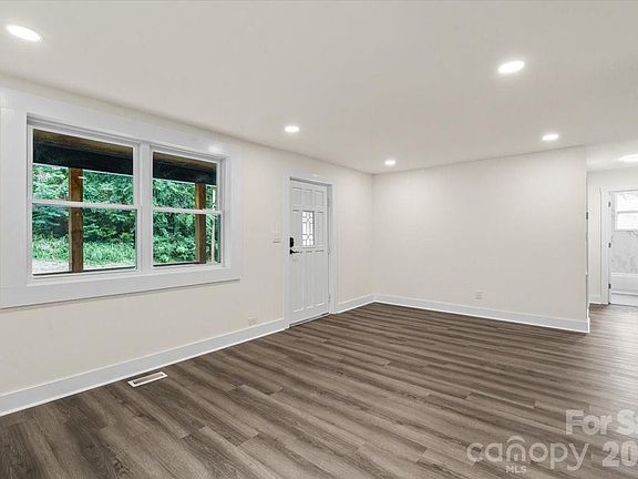 5th image of 82 Georgia St SW