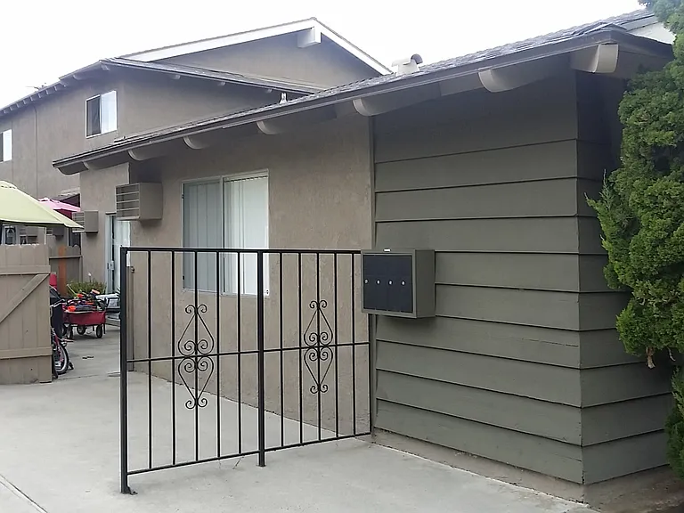 4171 Howard Ave — Photo 2