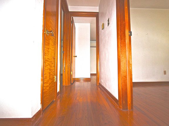 5th image of 18 Jefferson St