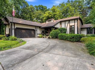 900 Mount Hood Ct, Green Bay, WI 54311