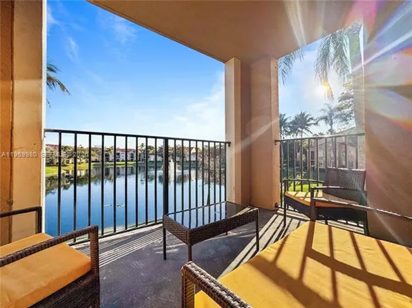 2123 Renaissance Blvd, Hollywood, FL