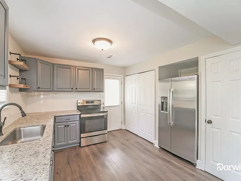 12318 Sherman Dr — Photo 3