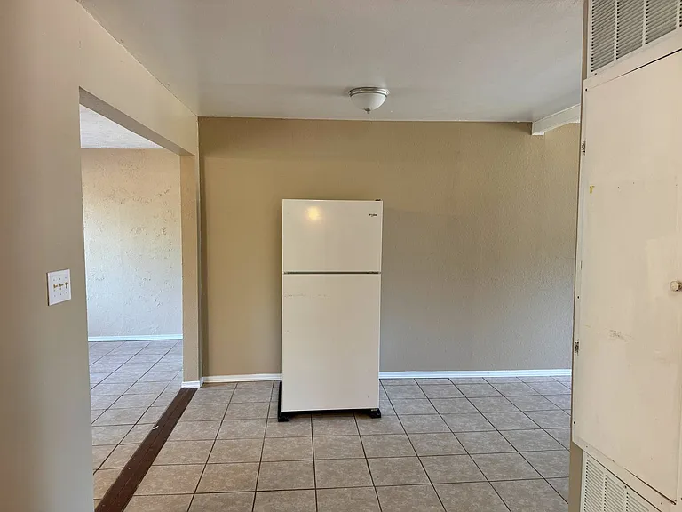1502 Parkdale Dr — Photo 6