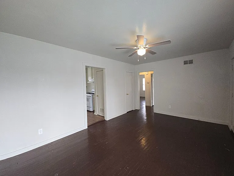 1307 E Avenue H — Photo 9