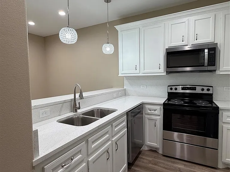 408 Mary Ave — Photo 5
