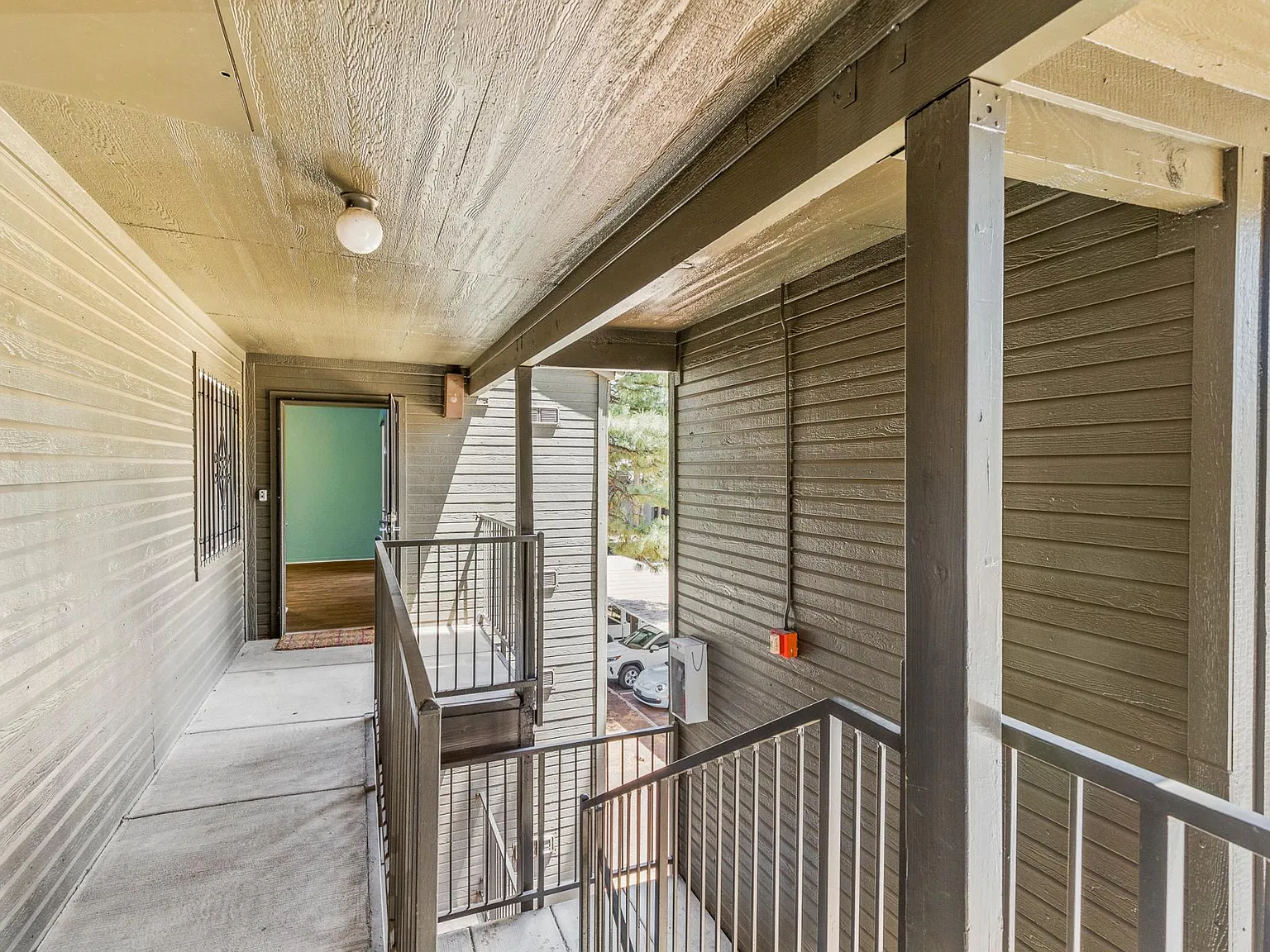 2 bed, 900 sqft, $1,600 — Photo 4