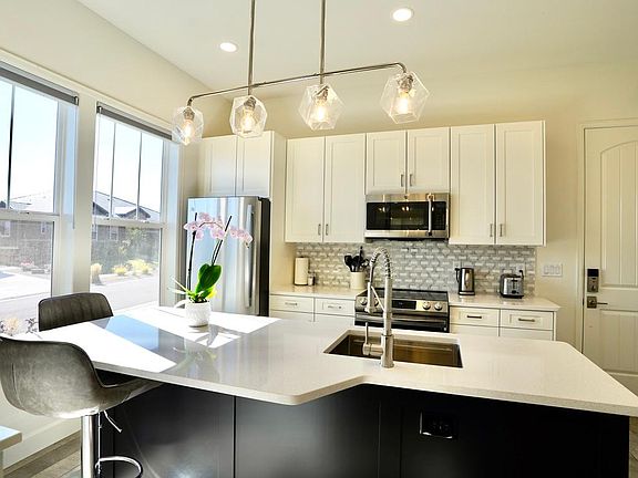 Beautiful kitchen with full size fridge/freezer, stove top/oven and microwave that is an oven too.