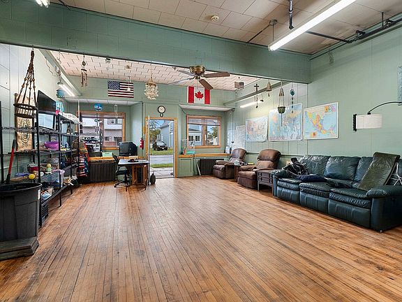 4th image of 727 Main St