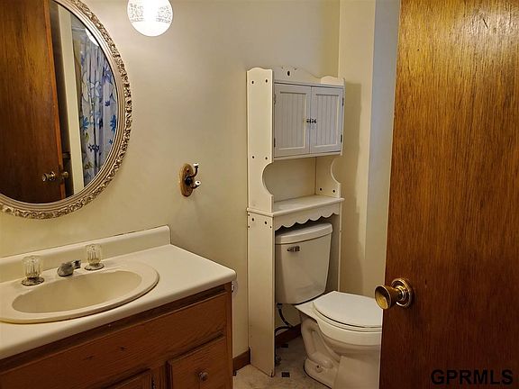 4th image of 1164 Furnas Ave