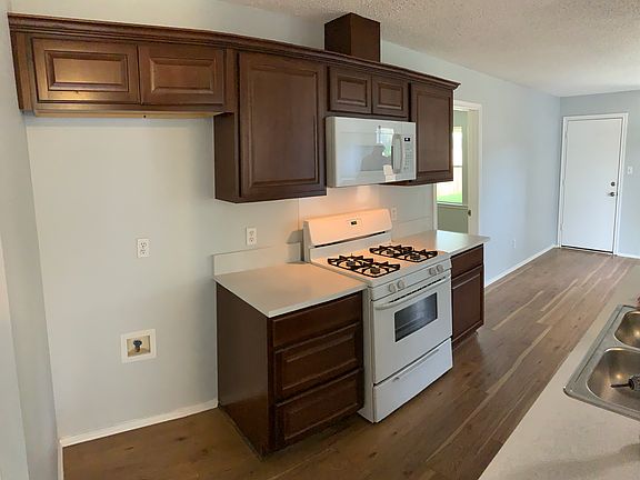 5th image of 1406 Lantern Light Dr