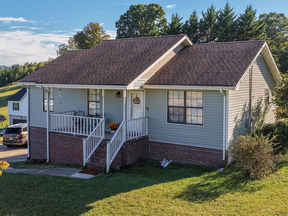 1st image of 2077 Saunders Rd