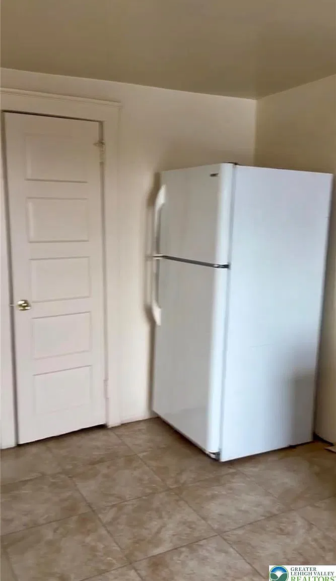 2 bed, 1.0 bath, 900 sqft, $1,300 — Photo 3