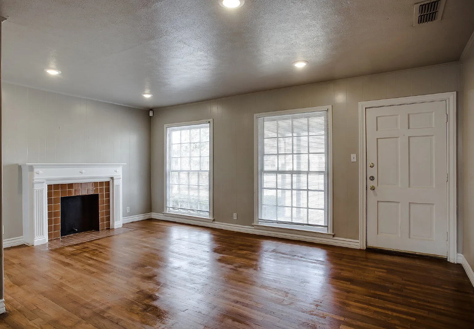 3 bed, 2.0 bath, 1200 sqft, $1,295 — Photo 4