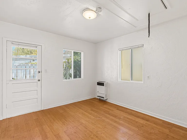 215-223 Lolita St - 223 — Photo 4