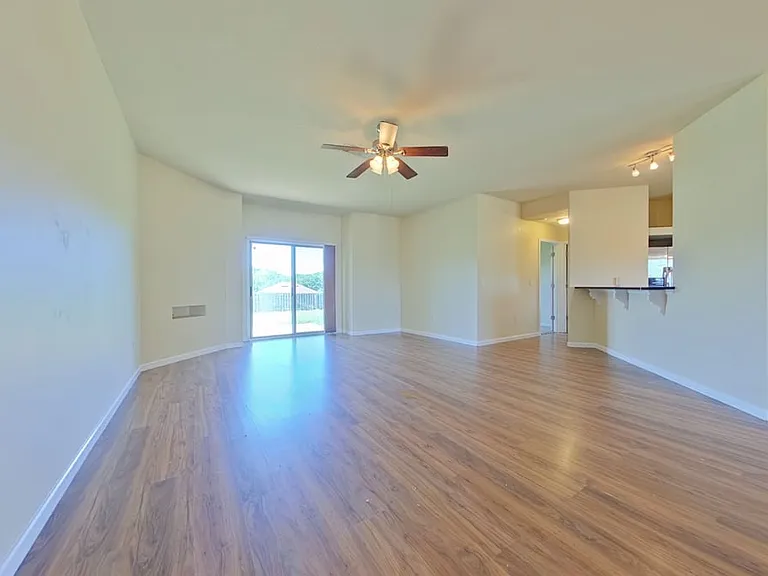 5254 Moore Loop — Photo 3