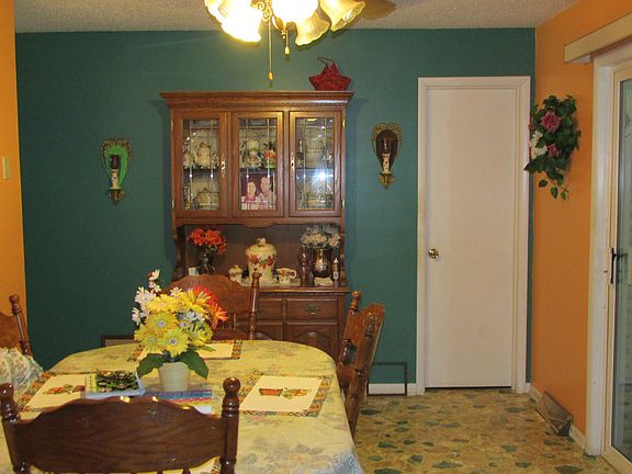 2nd image of 209 S Eastwood Dr