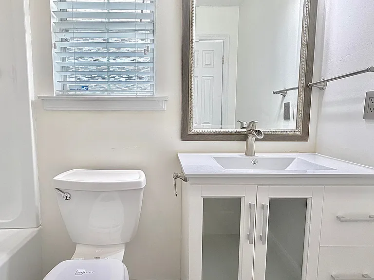337 NE Sheila Dr — Photo 23