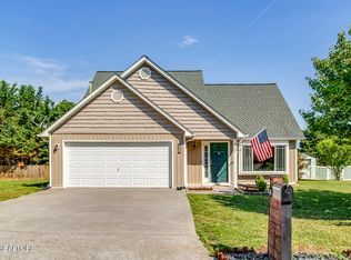 8409 Gardenside Ln, Powell, TN 37849