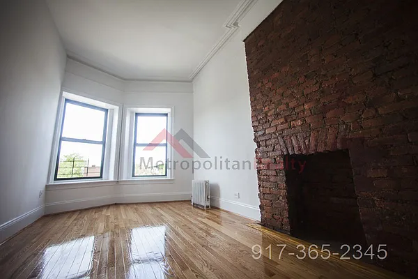 Rented by Metropolitan Realty | media 22