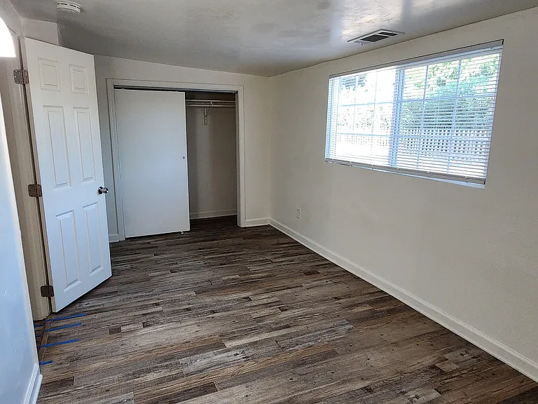 1218 S Watson St — Photo 41