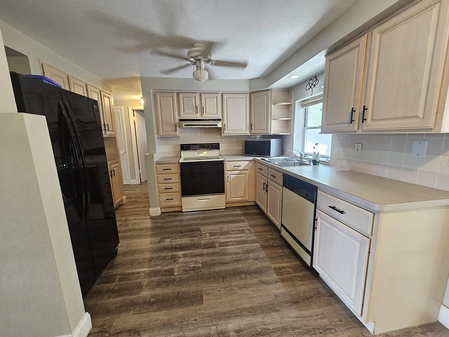 3 bed, 1100 sqft, $1,750 — Photo 4