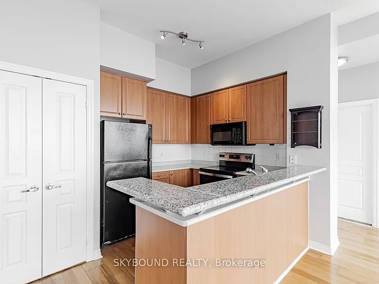 220 Burnhamthorpe Rd W #3202 — Photo 6